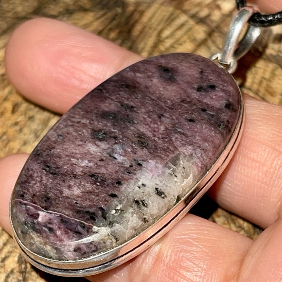Beautiful Dark Purple Chariot Crystal Pendant 2 1/4” - Picture 3 of 14